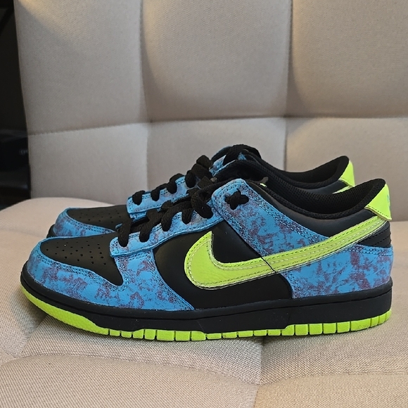 nike dunk blue volt